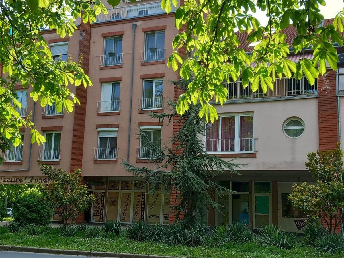 Rozsa Apartman Keszthely Ngoại thất bức ảnh